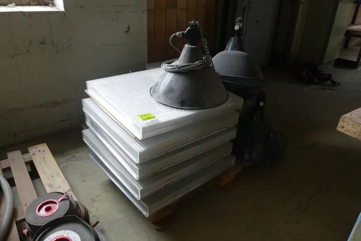Konvolut Lampen Umfang: Palette mit Inhalt